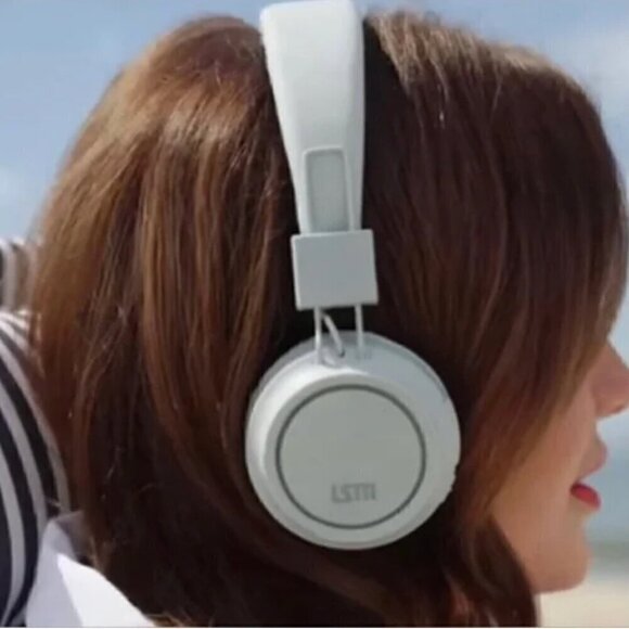 Jilly Box Summer 2024. LSTN HEADPHONES X JILLY BOX. Blue - Picture 2 of 6